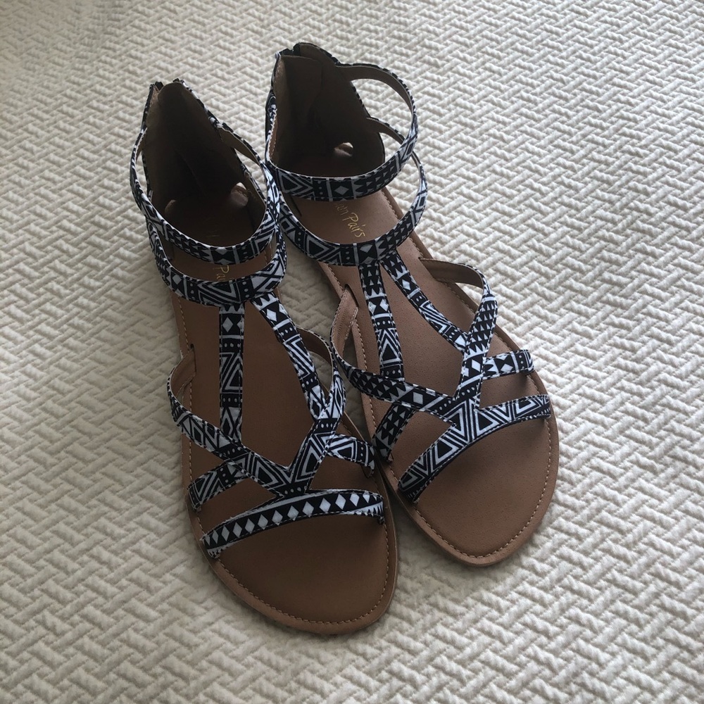 Dream Pairs Black/White Gladiator Sandals Size 10